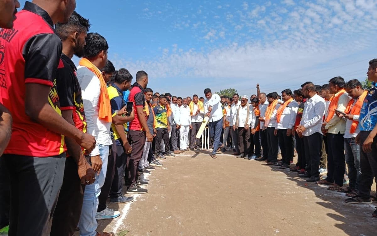 गोपीनाथ मुंडे की जयंती पर विलास भुमरे ने किया क्रिकेट टूर्नामेंट का उद्घाटन