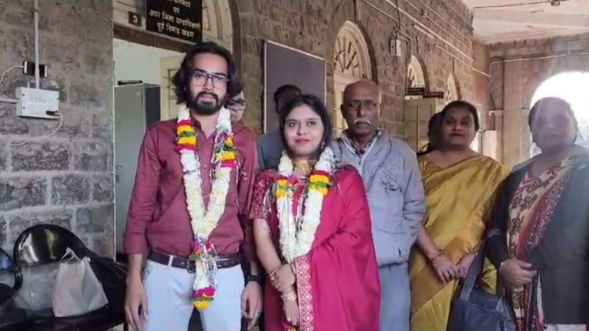 न बैंड बाजा न बारात, ऑफिस आए साइन किए और हो गया विवाह, डॉक्टर और ग्राफिक डिजाइनर ने रचाई अनोखी शादी