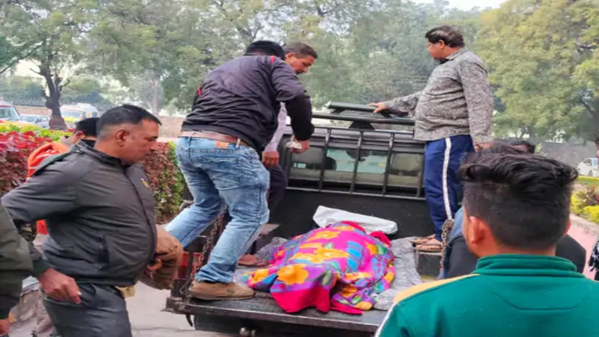 चलती बस में आया ड्राइवर को हार्ट अटैक, कंडक्टर की सूझ-बूझ ने बचाई लोगों की जान