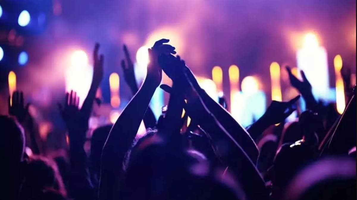 DJ पर नाच रहे थे रईस लड़के-लड़कियां, विदेशी शराब-ड्रग्स जब्त, फार्म हाउस पर कहां चल रही थी रेव पार्टी?