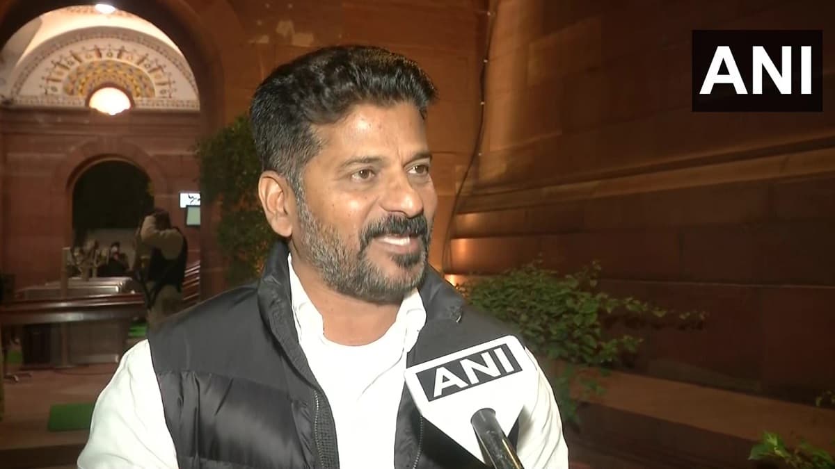 Revanth Reddy ने निभाया वादा, तेलंगाना की महिलाएं आज से कर सकेंगी मुफ्त बस यात्रा, जानें कैसे मिलेगा फायदा?
