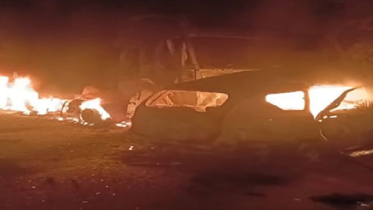 उत्तर प्रदेश के बरेली में बड़ा हादसा, डंपर से टकराई शादी से लौट रही कार, 8 लोग जिंदा जले