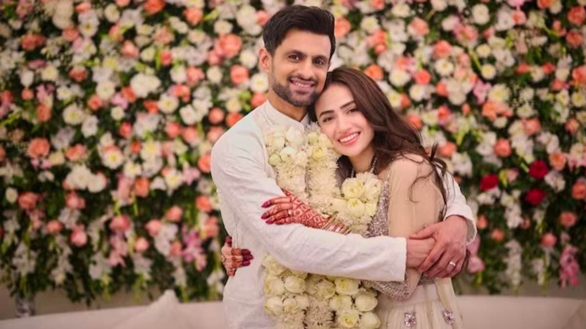 Shoaib से शादी के बाद सना जावेद ने पोस्ट की पहली तस्वीर, फैंस ने जमकर कर दिया ट्रोल
