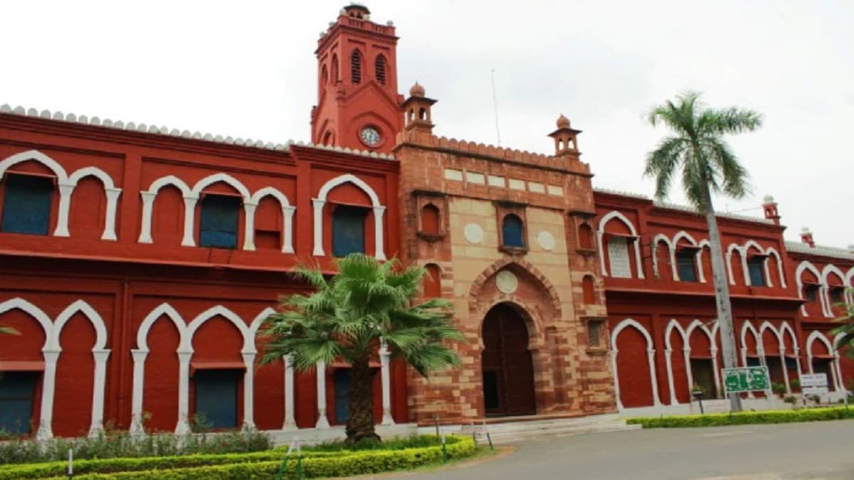 क्‍या अलीगढ़ मुस्‍लिम यूनिवर्सिटी को मुसलमानों ने बसाया? सुप्रीम कोर्ट में क्‍यों छ‍िड़ी बहस