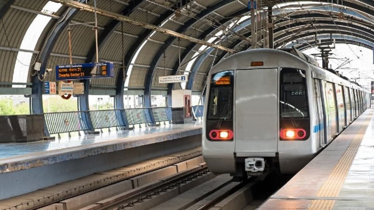 Delhi Metro सुबह 4 बजे से दौड़ेगी, Republic Day परेड को लेकर जानें कल क्या-क्या बदलेगा?