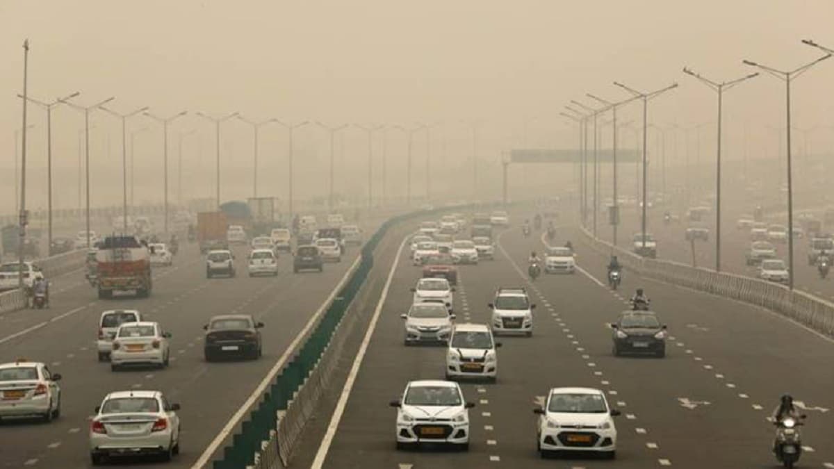 Today Weather: मौसम ने बदली करवट, दिल्ली-NCR में धूप खिलेगी या बरसेंगे बादल? जान लें मौसम का हाल