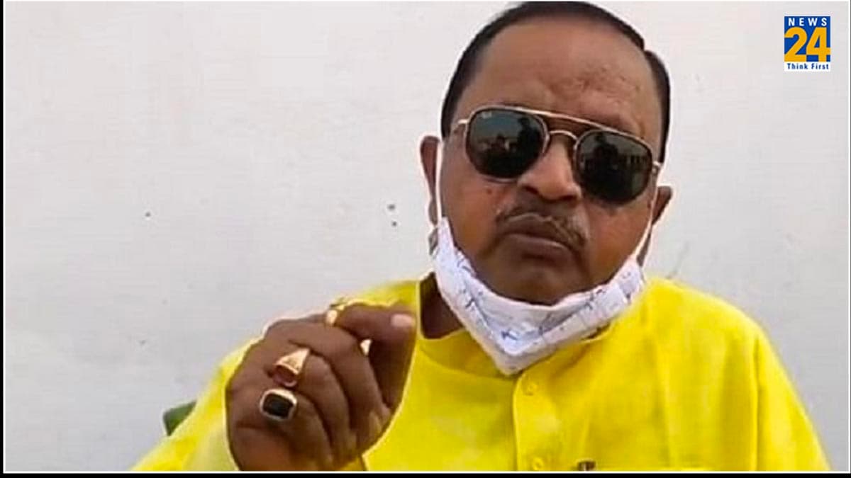 कभी बालाओं के साथ डांस, कभी अंडरगारमेंट में दिखे JDU MLA गोपाल मंडल; अब PM मोदी को बताया 'राक्षस
