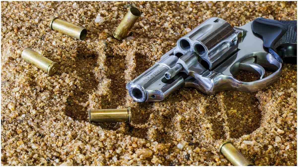 बिहार में राजनीतिक संकट के बीच अपराधियों के हौसले बुलंद, पूर्व विधायक के भाई को गोलियों से भूना