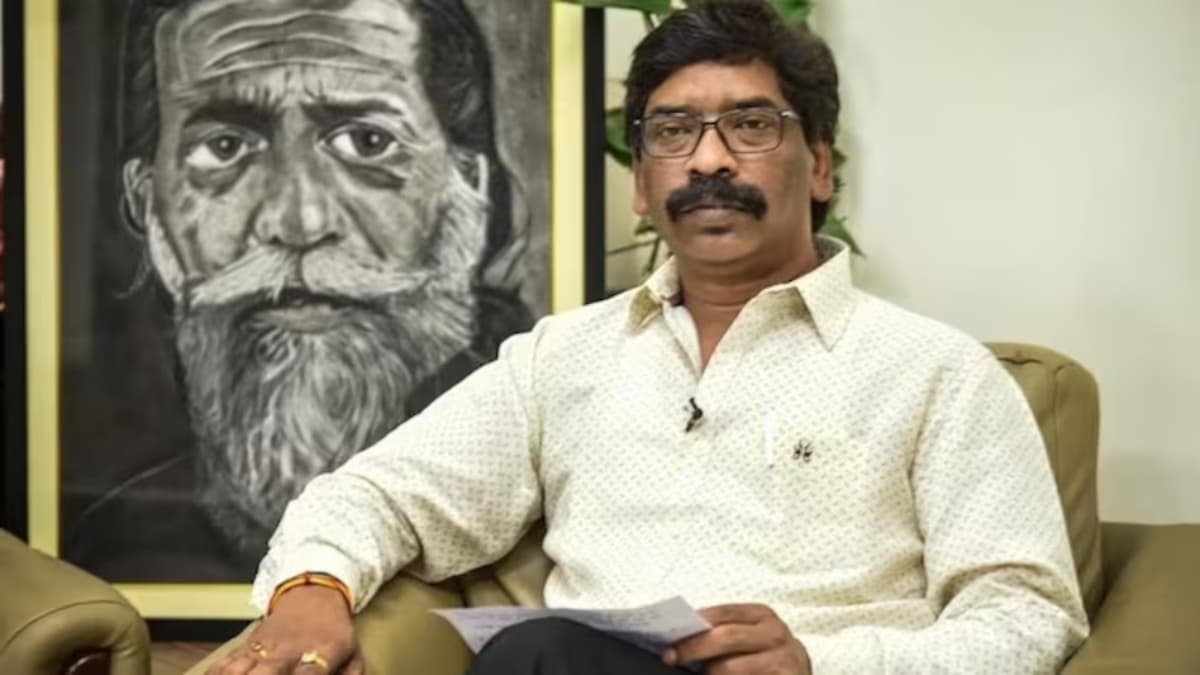 झारखंड में सियासी उथल पुथल के बीच खतरे में हेमंत सोरेन की विधायकी! जानें चुनाव आयोग के बंद लिफाफे का राज