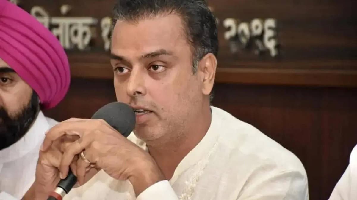 कौन हैं मिलिंद देवड़ा, जिनके परिवार का कांग्रेस से 55 साल पुराना रिश्ता टूटा