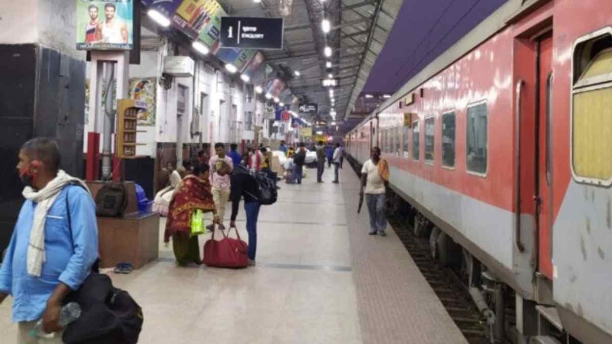ट्रेन में गायब हुआ पपीता तो थाने पहुंच गया शख्स; RPF के काम की हो रही वाहवाही