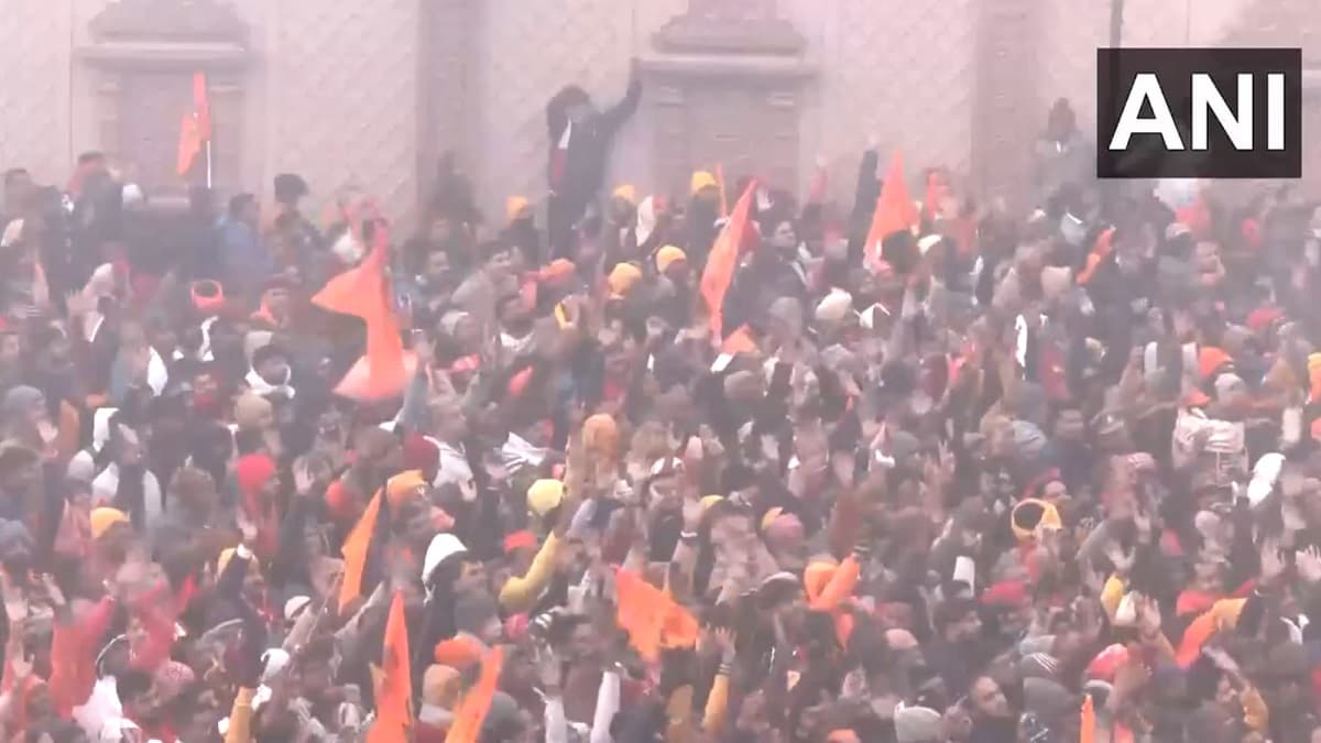 Ayodhya Ram Mandir भक्तों के लिए खुला, मंदिर से सामने आई ताजा तस्वीर और वीडियो