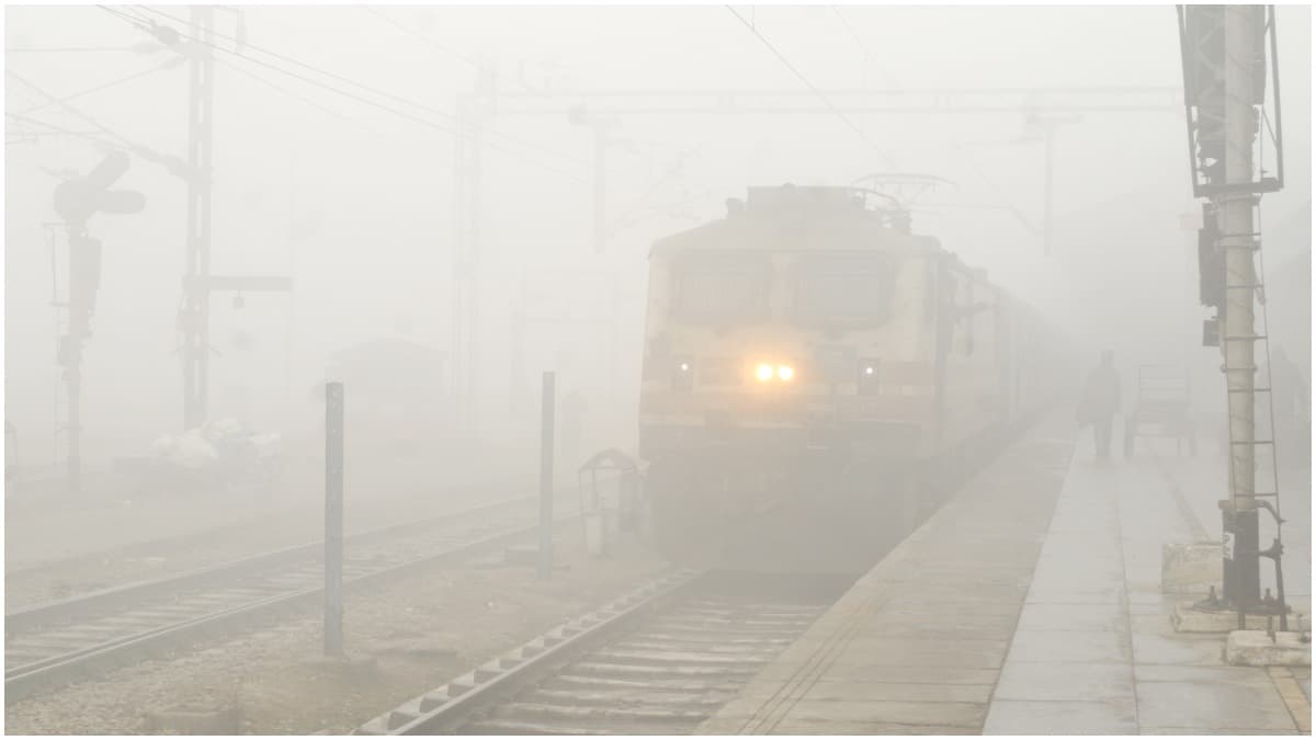 Fog Impact: दिल्ली की 14 ट्रेनें लेट, 11 का रूट बदला; जानें कितनी विजिबिलिटी और कितना AQI?