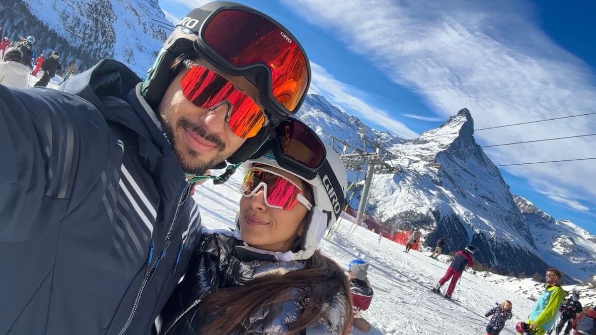 बर्फीली वादियों में नजर आए Sidharth-Kiara, स्नोबोर्डिंग करते हुए मनाया नया साल