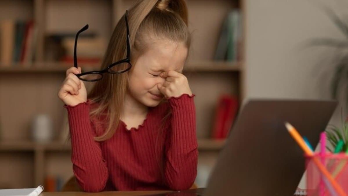 बच्चों में दिखें ये 5 संकेत तो समझ लीजिए कमजोर हो गई है नजर!