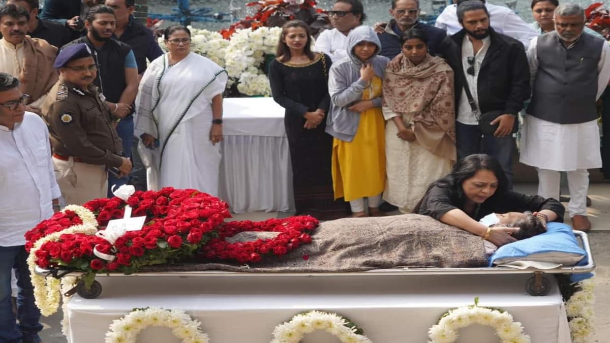 उस्ताद राशिद खान के अंतिम संस्कार में बोलीं मुख्यमंत्री- उनकी पत्नी और बेटा-बेटी को नहीं होगी 'ममता' की कमी
