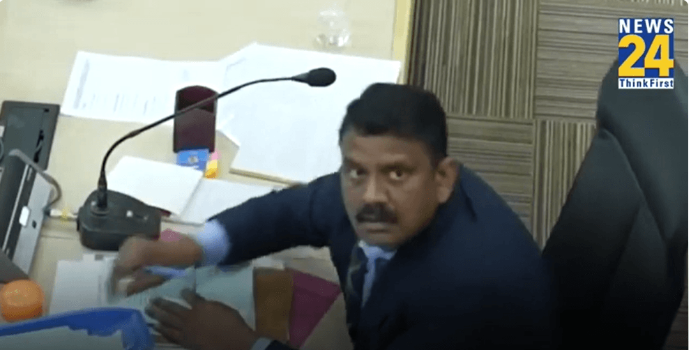 Video: चंडीगढ़ मेयर चुनाव में धांधली के आरोपों से घिरे अनिल मसीह पर कार्रवाई, इस पद से हटाए गए