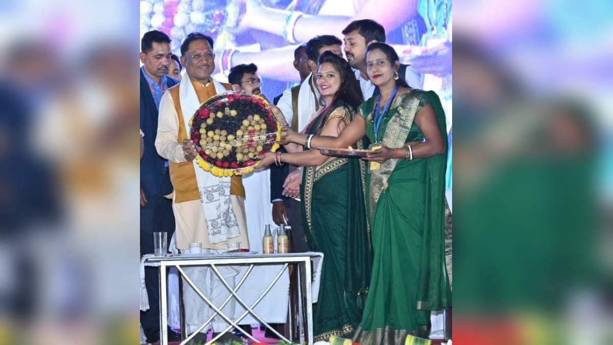 छत्तीसगढ़ CM विष्णुदेव साय को महिला स्व-सहायता समूह की बहनों ने दिया जन्मदिन का अनोखा तोहफा