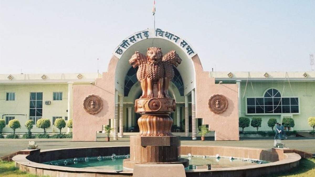 छत्तीसगढ़ विधानसभा में हंगामा, विपक्ष ने कानून व्यवस्था की स्थिति पर चर्चा की रखी मांग