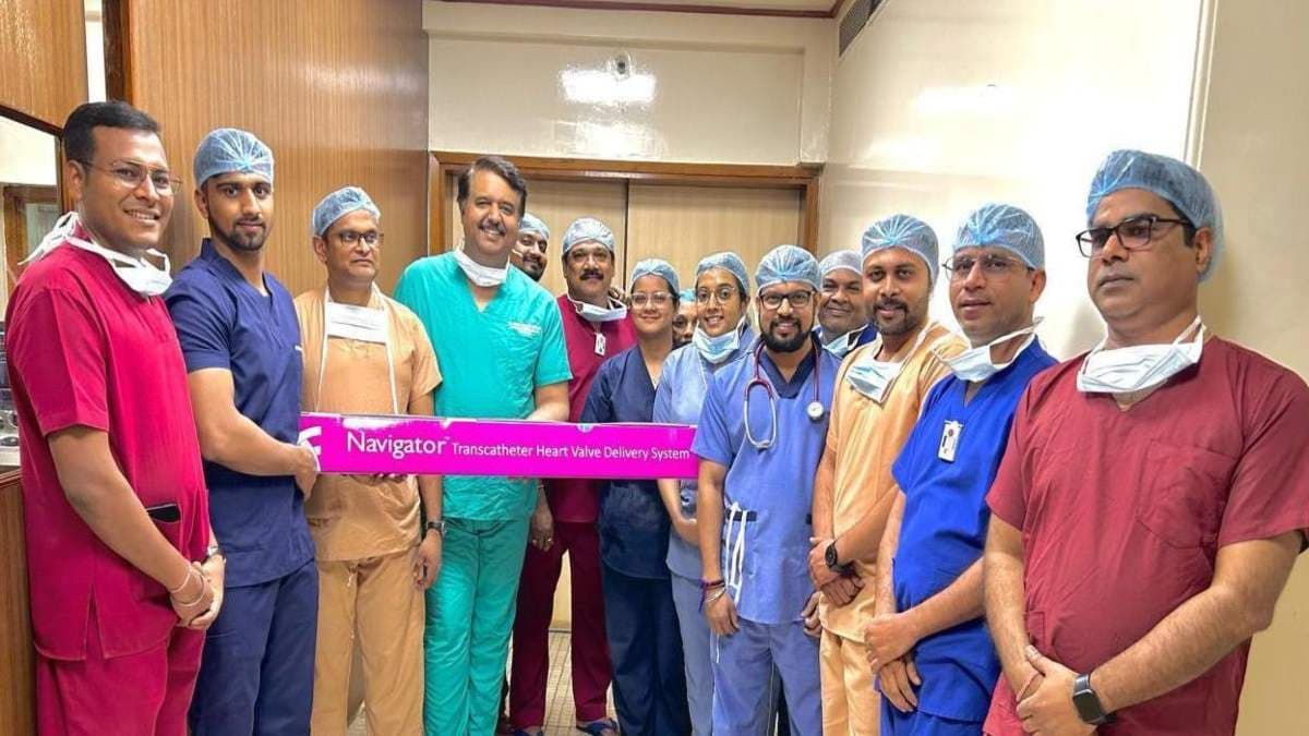 छत्तीसगढ़ के डॉक्टरों का कमाल, 70 साल की वृधा की बचाई जान, जानें बिना कट लगाए कैसे किया ऑपरेशन?