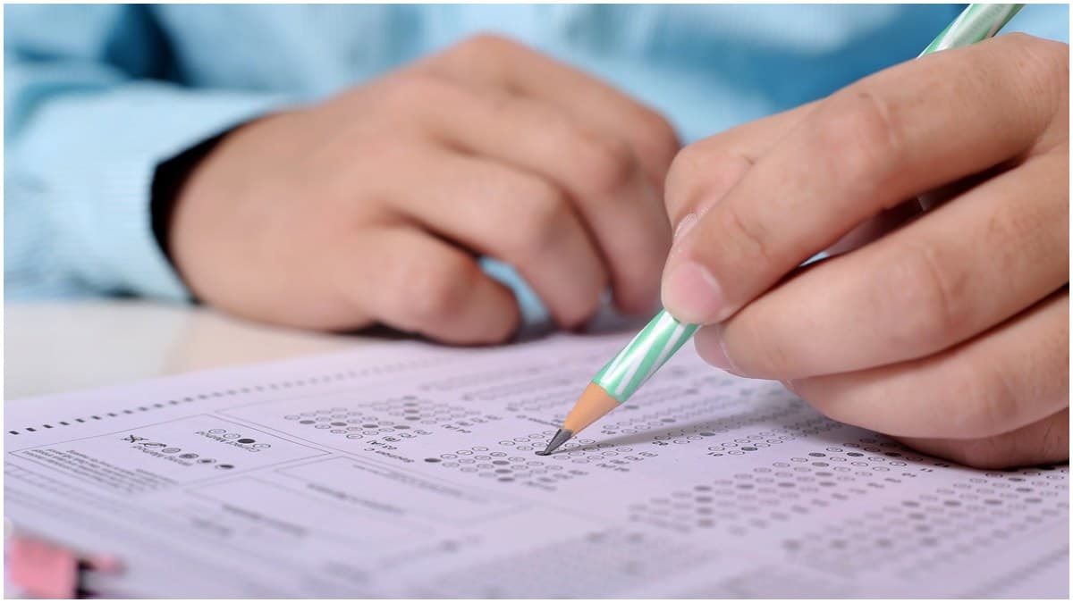 Explainer: 1 करोड़ का जुर्माना, 10 साल की जेल; Exam में धांधली करने की अब सोचना भी मत
