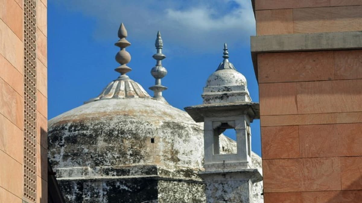 Gyanvapi Case : मुस्लिम पक्ष को लगा झटका, HC ने तहखाने में पूजा पर नहीं लगाई रोक