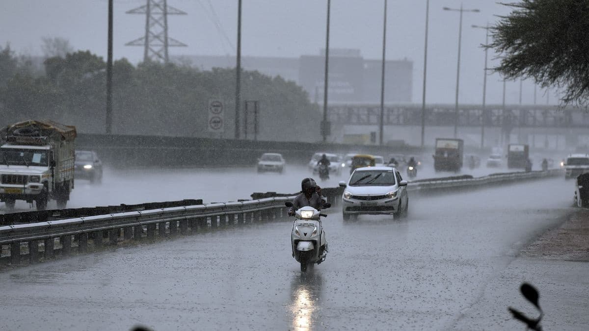 Weather Update: दिल्ली-NCR समेत 10 राज्यों में बारिश और बर्फबारी की चेतावनी, पढ़ें IMD का ताजा अलर्ट