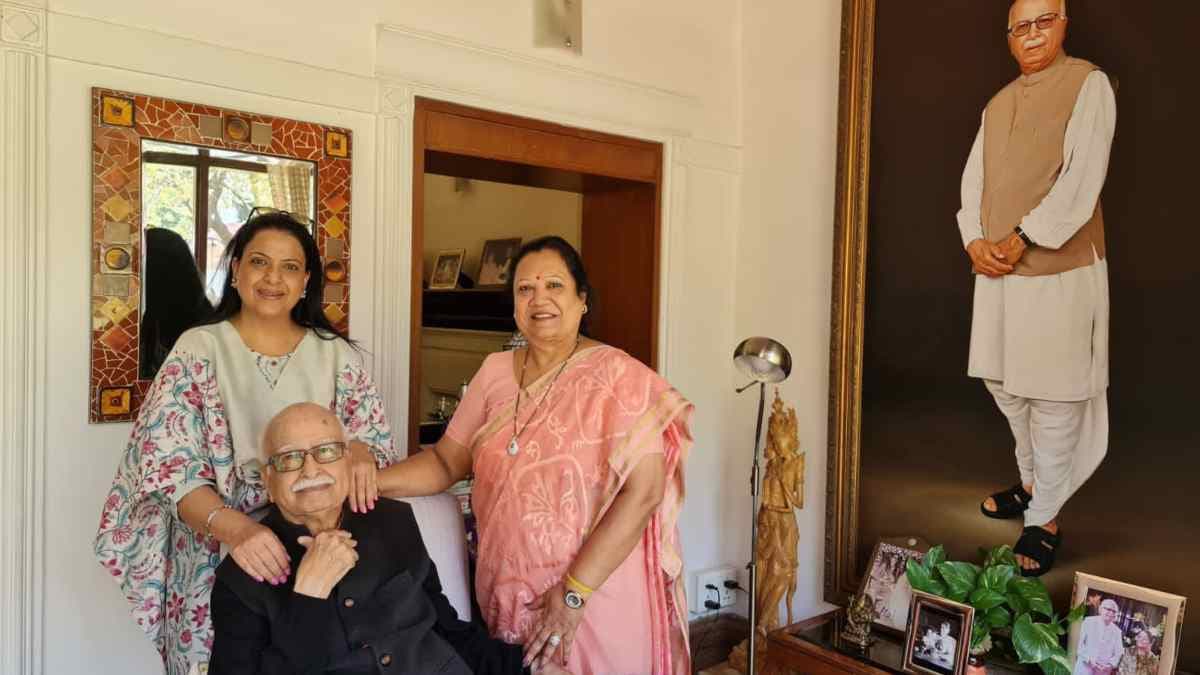 'मां की बड़ी याद आ रही है', पिता LK आडवाणी को मिला भारत रत्न तो क्या बोलीं बेटी