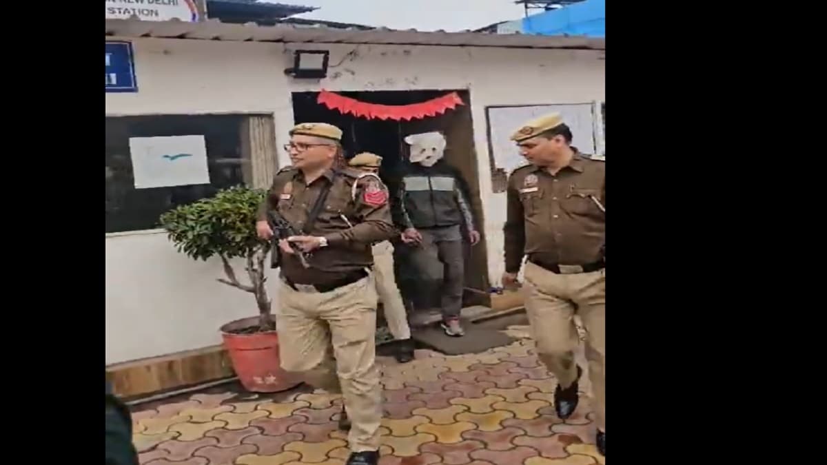 दिल्ली में लश्कर का आतंकी गिरफ्तार, LOC के पार से आता था गोला-बारूद और हथियार