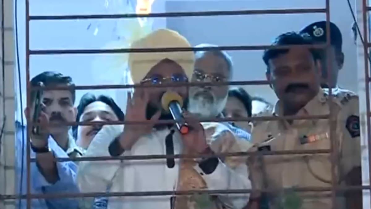 'जोश में होश नहीं खोने चाहिए', हिरासत में लिए जाने के बाद मुफ्ती सलमान अजहरी ने समर्थकों से की अपील