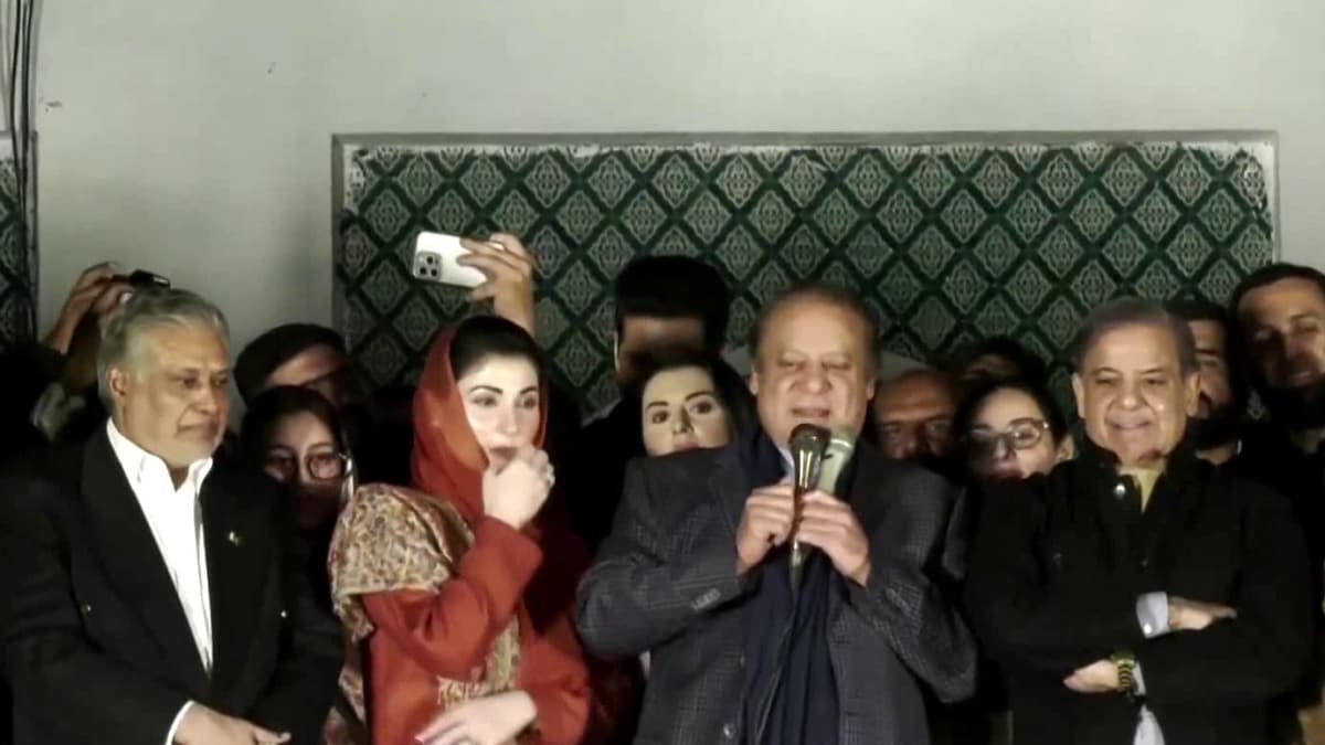 Pakistan में इमरान खान से पिछड़े नवाज शरीफ क्या बना पाएंगे सरकार? जानें दावा और समीकरण