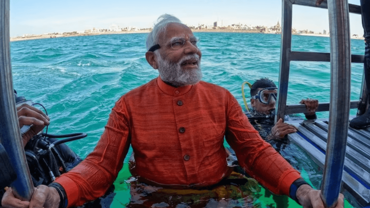 Viral Video: जब डाइविंग सूट पहनकर समंदर में उतरे PM Modi, देखिए वायरल वीडियो