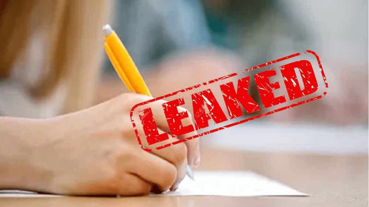 WhatsApp पर लीक यूपी बोर्ड इंटर का पेपर, 62 हजार से ज्यादा बच्चे नहीं देने आए एग्जाम
