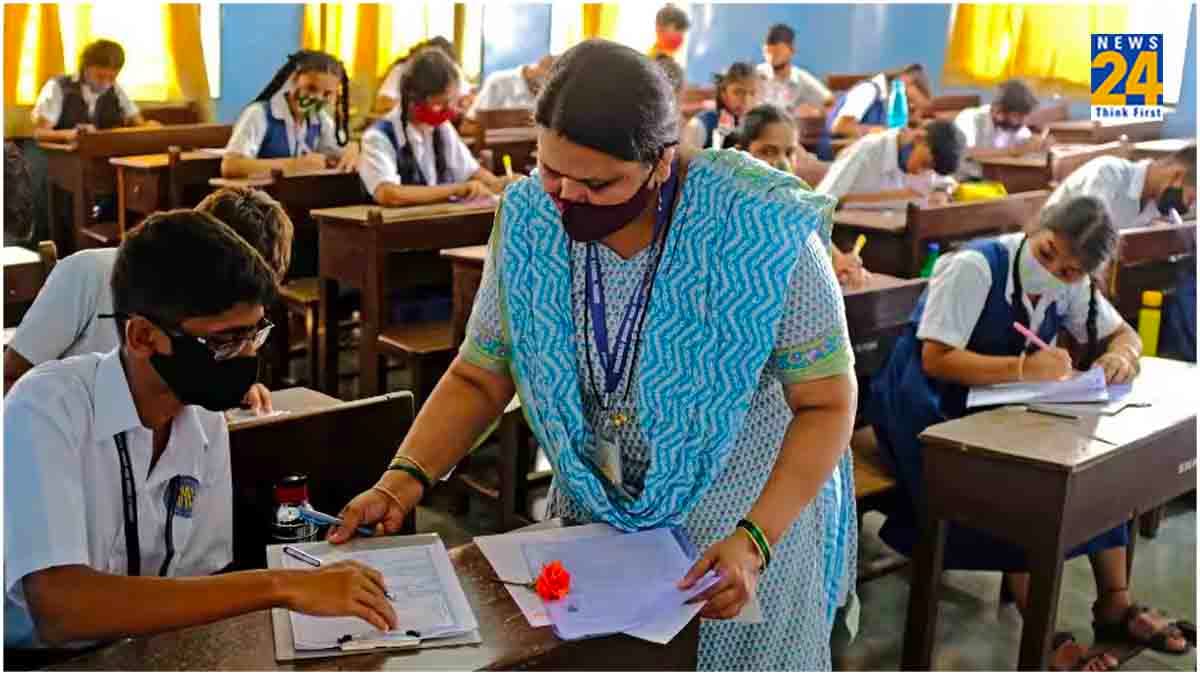 Gujarat: पेपर चेक करने वाले टीचर ही हुए एग्जाम में फेल, वसूला गया 1.54 करोड़ जुर्माना 
