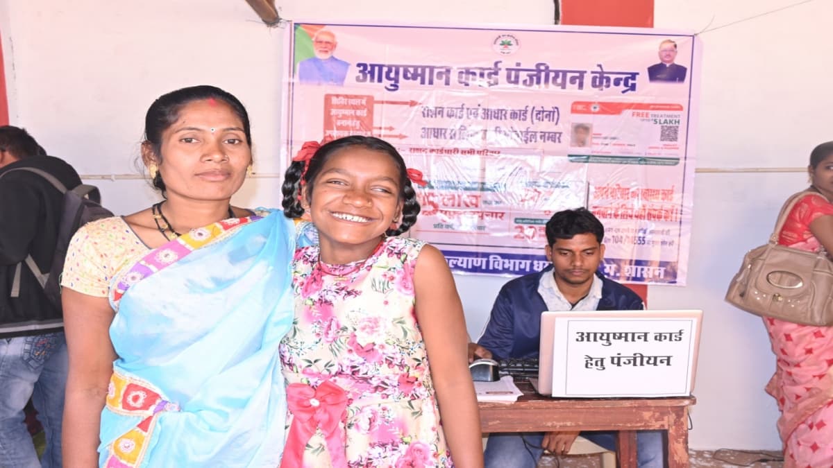 कलेक्टर से मिलकर झूम उठी बच्ची, समस्याओं को लेकर महिलाएं पहुंची थी कलेक्ट्रेट ऑफिस