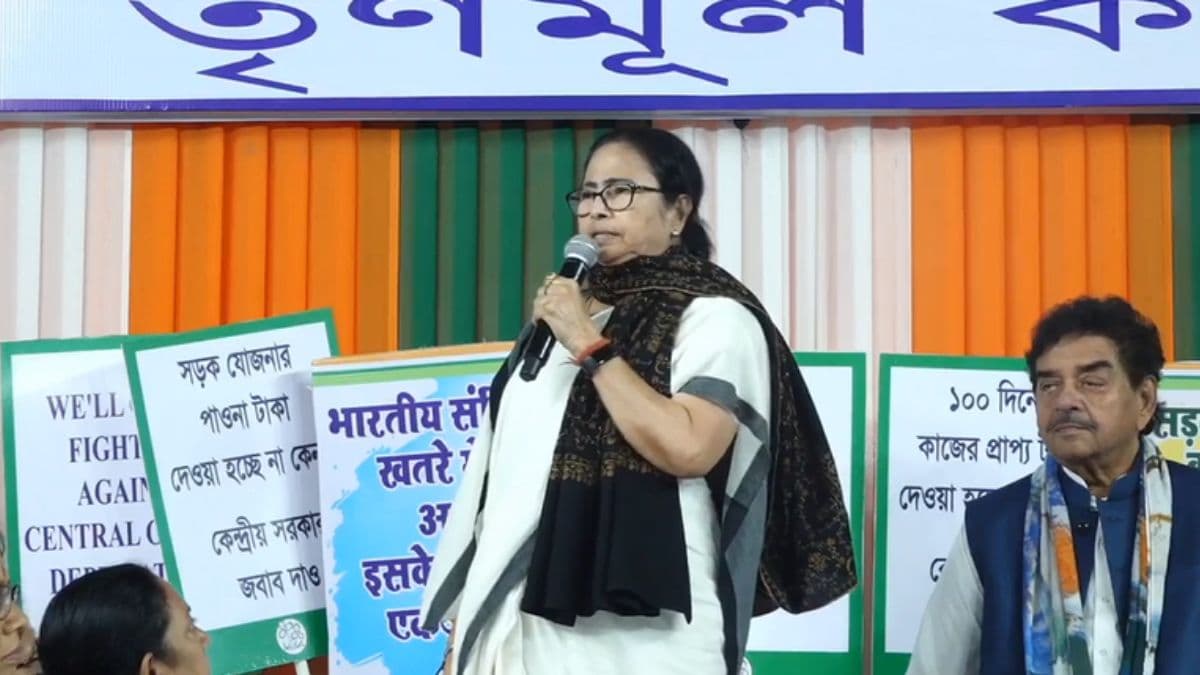 ममता बनर्जी ने कांग्रेस को दिया चैलेंज, कहा- यदि दम है तो बनारस में जीतकर दिखाएं