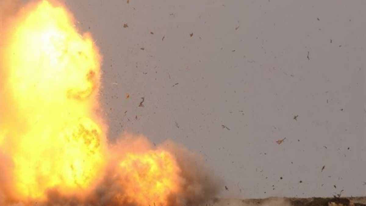 Bomb Blast: बनाते-बनाते फटा बम! मुर्शिदाबाद में 3 लोगों की मौत, भीषण विस्फोट से फैली दहशत