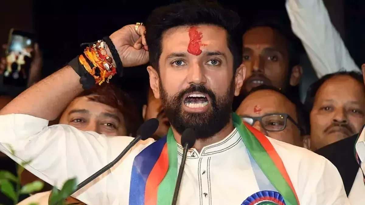 लोजपा (R) की ये कमजोरी चिराग को ले डूबेगी? चाचा पारस के एक्टिव होने से भड़की चिंगारी, समझिए पूरा खेल
