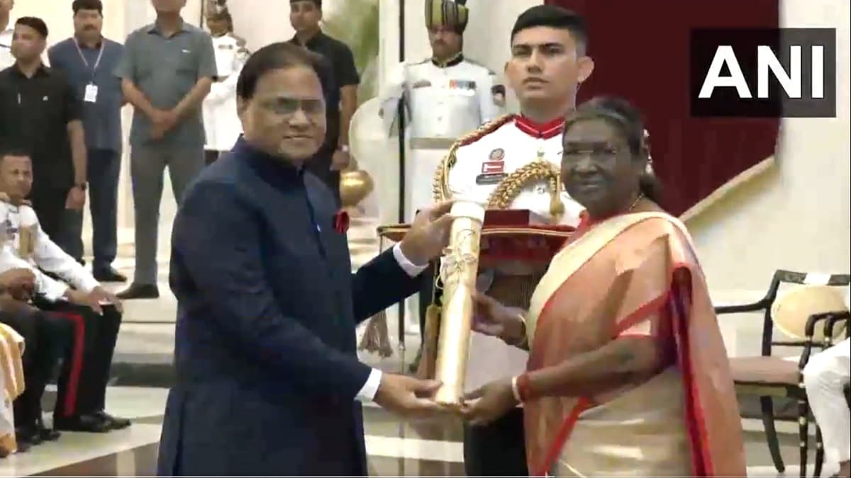 Bharat Ratna: लालकृष्ण आडवाणी, नरसिम्हा राव समेत 5 हस्तियां सम्मानित, देखें सम्मान समारोह