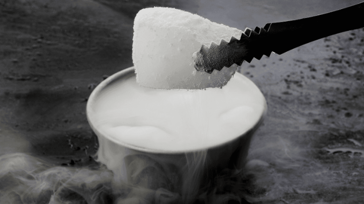 Dry Ice बॉडी के लिए कितनी खतरनाक? क्या कहते हैं मेडिकल विशेषज्ञ