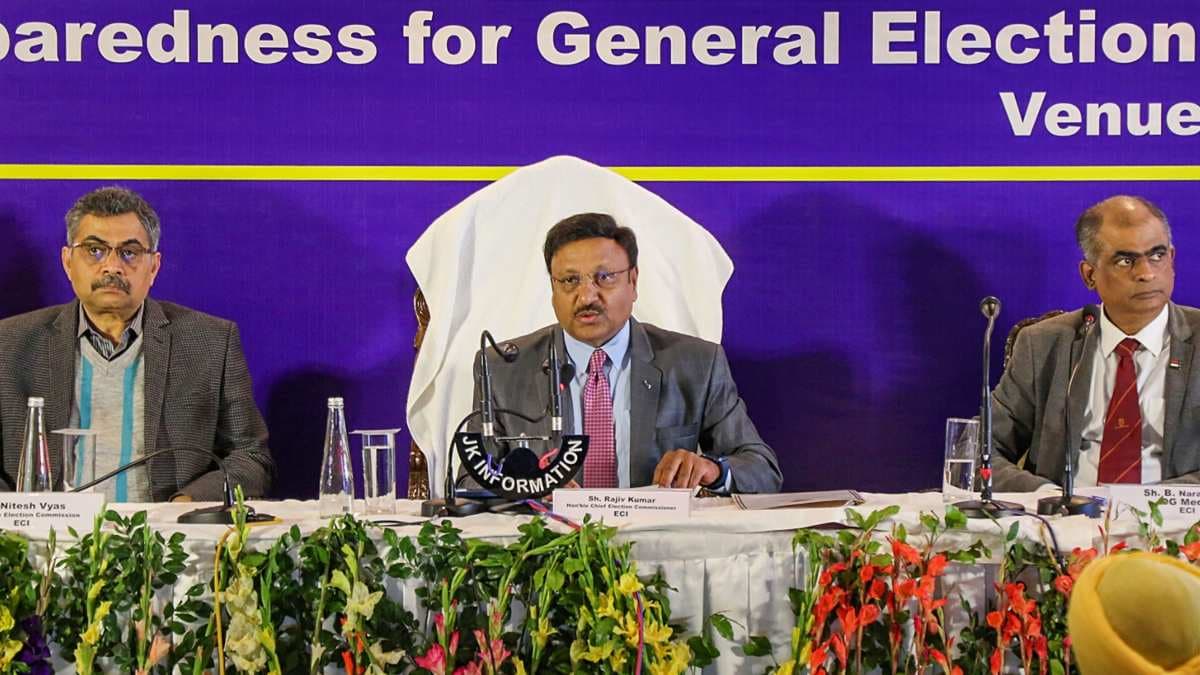 क्या देश को मिले 2 नए चुनाव आयुक्त? जानें वायरल नोटिफिकेशन का सच