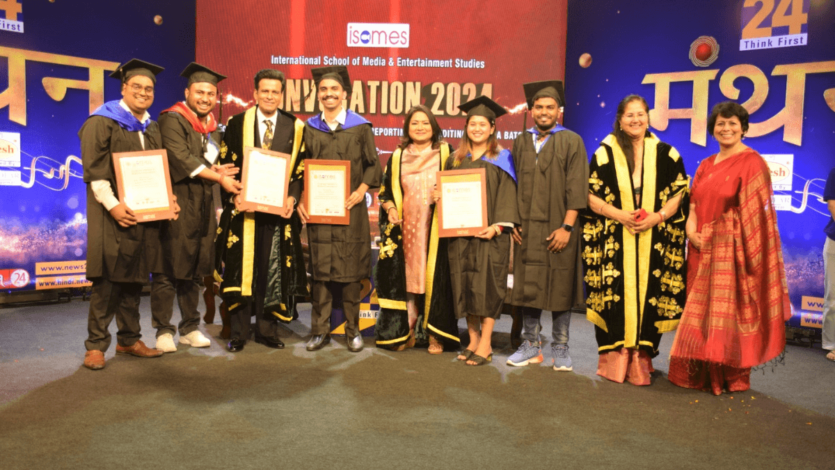 ISOMES CONVOCATION 2024: मनोज बाजपेयी ने बांटीं छात्र-छात्राओं को पत्रकारिता की डिग्री