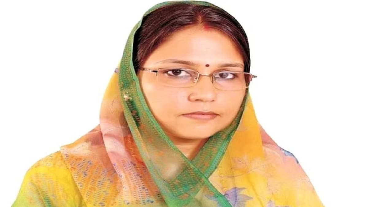 पढ़ी लिखी नहीं हो तो फाइल क्यों मंगवाई? भरी बैठक में BJP की महापौर से अपशब्द बोला अफसर