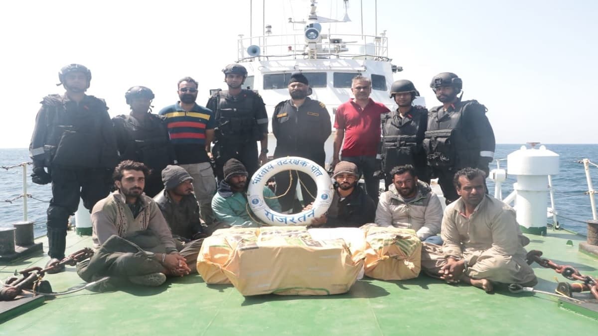 पाकिस्तान से पोरबंदर आई 450 करोड़ की ड्रग्स पकड़ी, 6 पाकिस्तानी गिरफ्तार