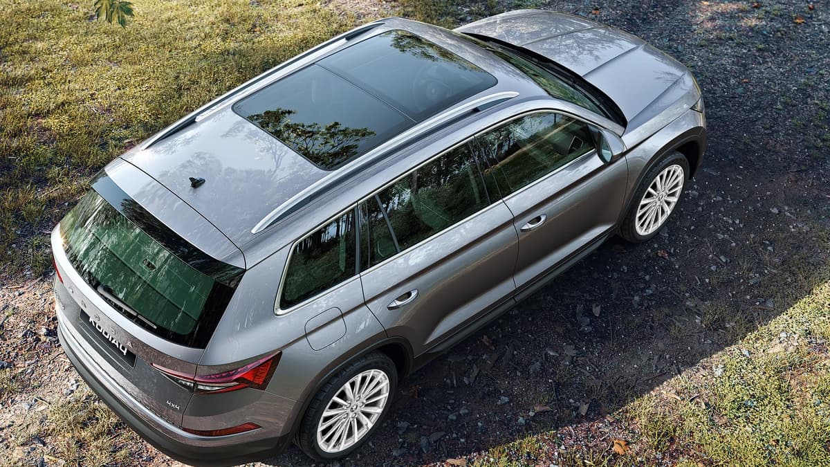9 एयरबैग्स वाली ये SUV हुई 2 लाख रुपये सस्ती, Audi-BMW को देती है टक्कर