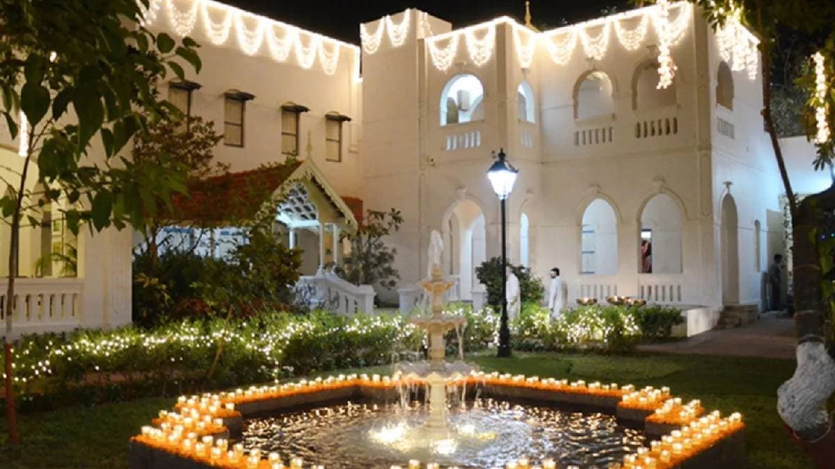 अंदर से कैसी दिखती है 100 करोड़ की हवेली? यही है DhiruBhai Ambani का जामनगर में पुश्तैनी घर
