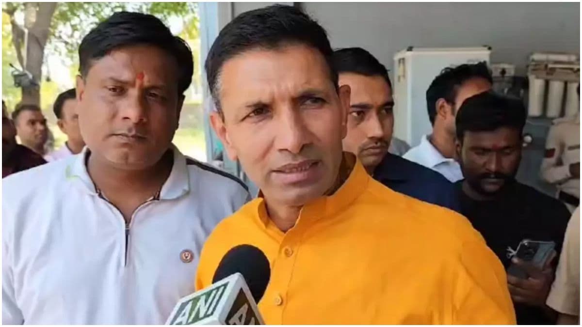 चुनाव लड़ने के लिए कांग्रेस ने उठाया अनोखा कदम, बैंक खाते फ्रीज होने पर सियासत तेज