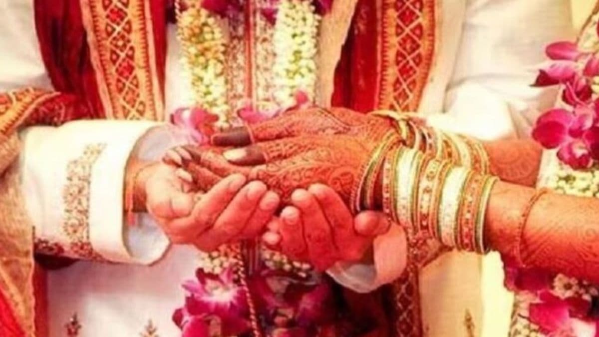 अस्पताल बना मंडप, बाराती बने डॉक्टर... फिर पंडित जी ने मंत्रोच्चारण कर करा दी प्रेमी-प्रेमिका की शादी