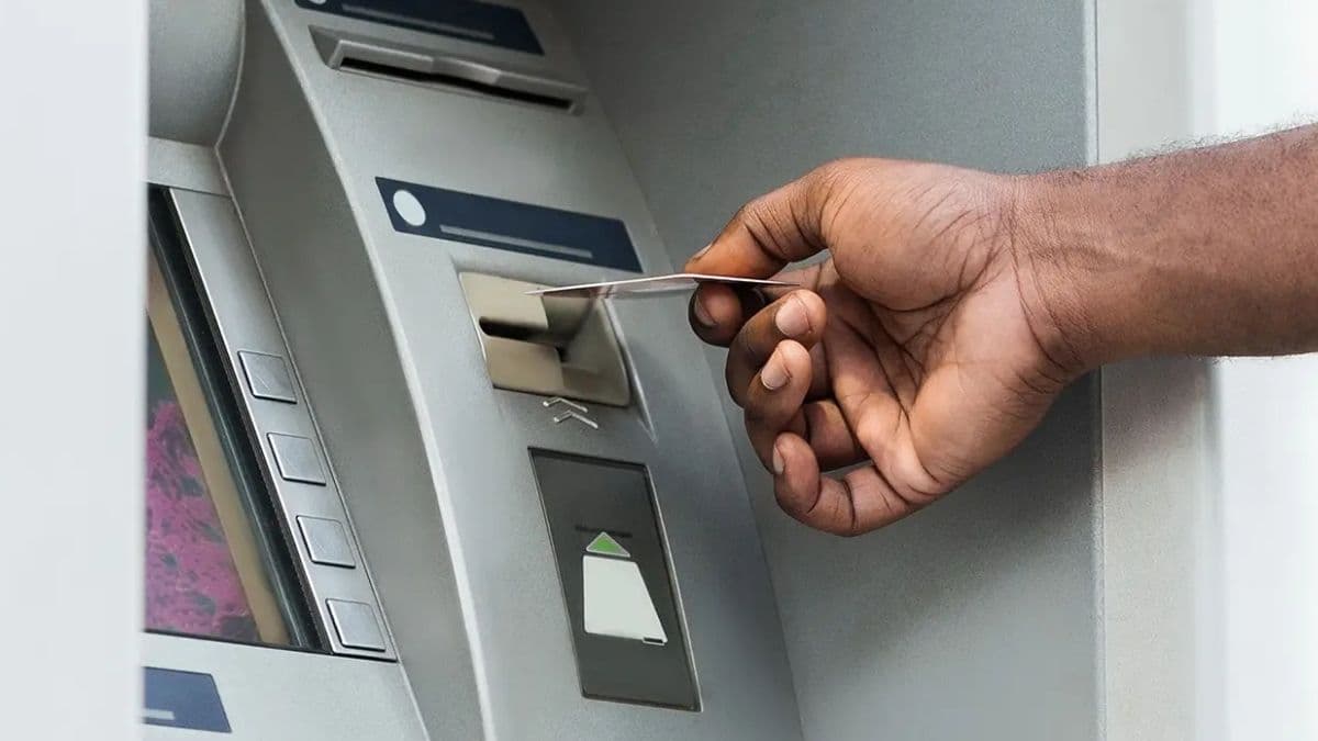 ATM से पैसे निकालते वक्त भूलकर ना करें ये गलती, हो रहा है बड़ा स्कैम