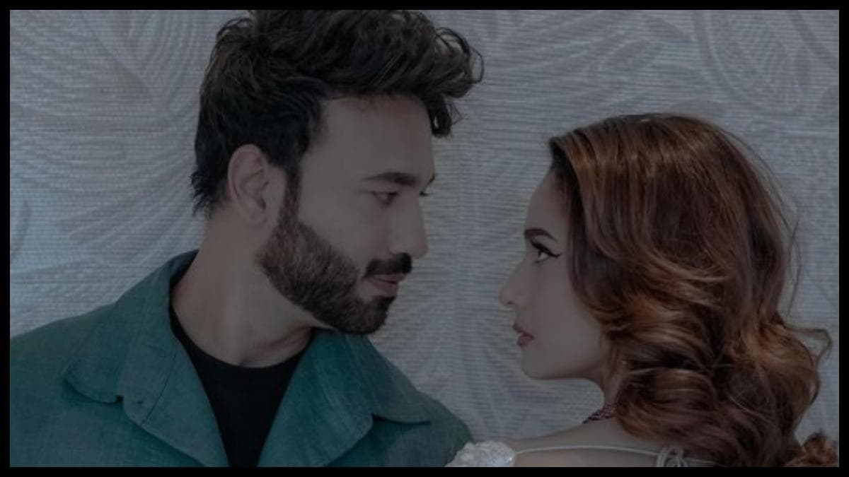Ankita-Vicky ने बेडरूम से शेयर की तस्वीरें, एनिवर्सरी पर रोमांटिक हुआ कपल